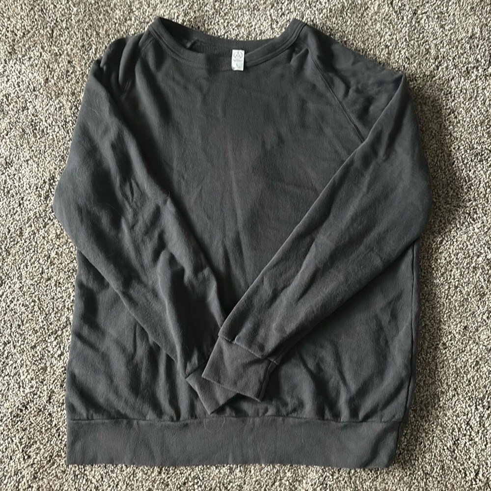 Men’s Gray crew neck sweater